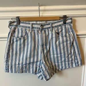 Super cute American Eagle mom shorts!